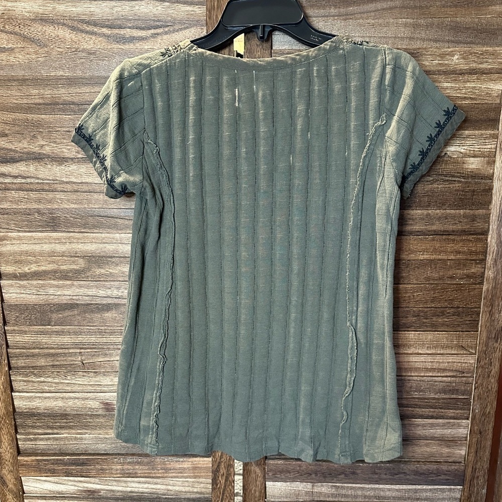 Anthropologie Akemi + Kin Embroidered Dandelion Split Neck Tunic Top - Picture 5 of 7